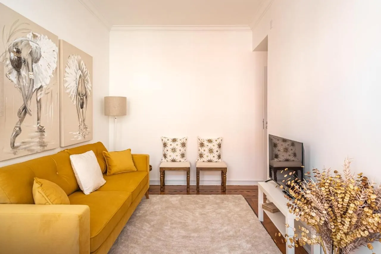 Akicity Alameda Yellow Lisbon Apartment