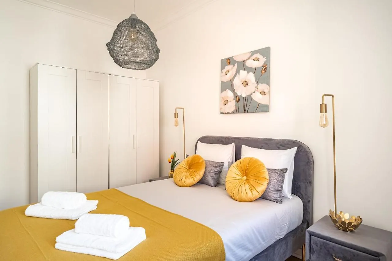 Apartment Akicity Alameda Yellow Lisbon